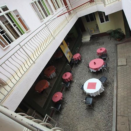 La Voisina Hotel Рухенгери Екстериор снимка