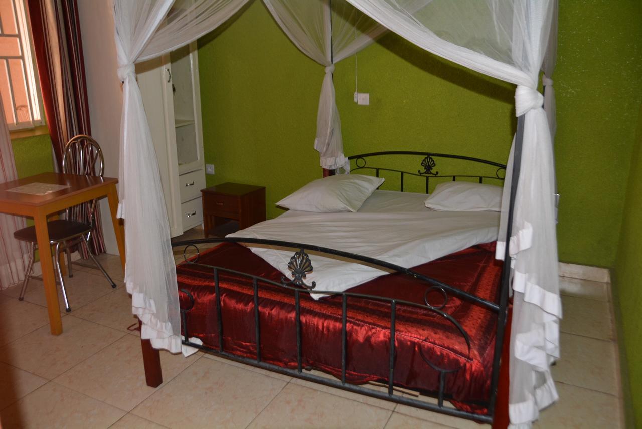 La Voisina Hotel Рухенгери Екстериор снимка